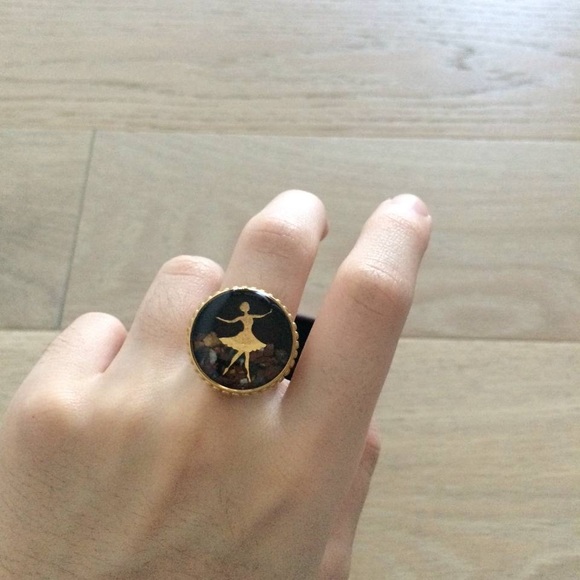 Ring with gold ballerina - Picture 2 of 2
